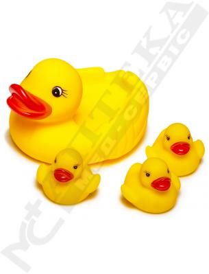 Іграшка Бебеліно пискалка для ванної Качина сім'я з 9+ місяців