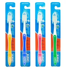 Зубна щітка  ORAL-B 1 2 3 Чистота Свіжість Навіть між зубів 40 cередня 1шт