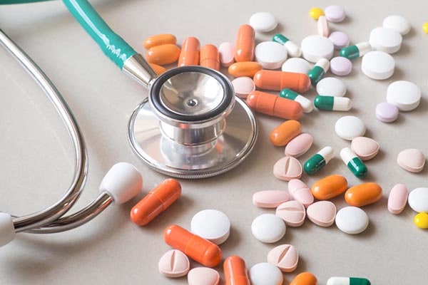 Терапія антибіотиками при пневмонії та комплексні заходи